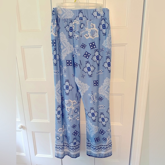 New Directions Blue and White Floral Pants - Picture 1 of 3